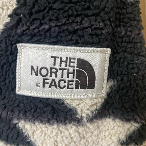 Girls north face sweater - Picture 6 of 7